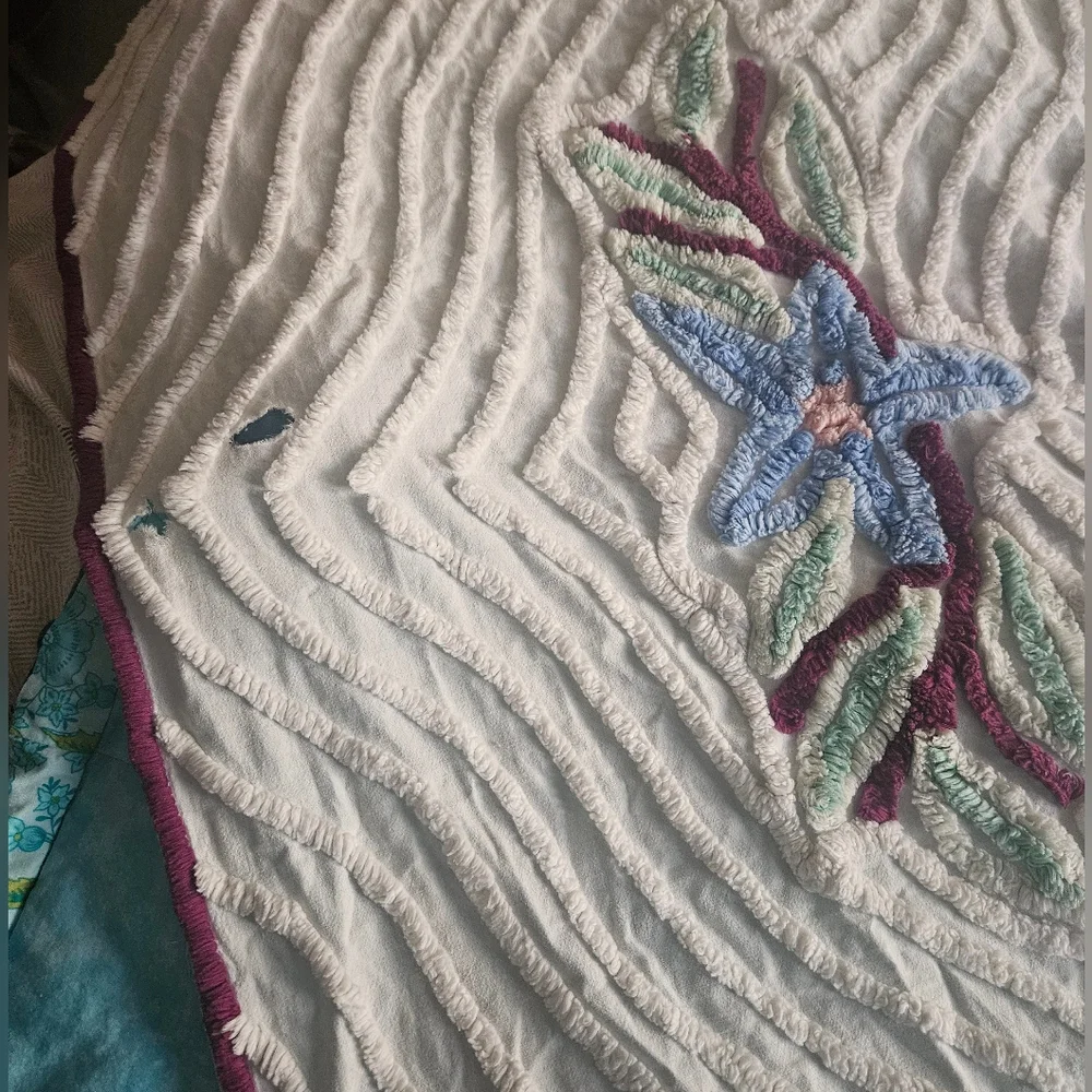 Vintage Unique Flowered Bed Topper/Blanket - Picture 2 of 8